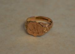 9ct gold monogram ring, approx weight 3.
