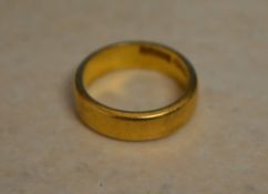 22ct gold wedding band, approx weight 6.