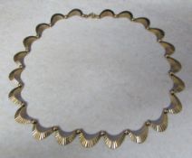 9ct gold scalloped necklace length 39 cm