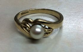 9ct gold & pearl ring size Q