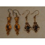 2 pairs of 9ct gold drop earrings, appro