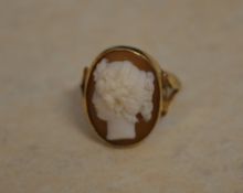 9ct gold cameo ring, approx weight 3.1g,