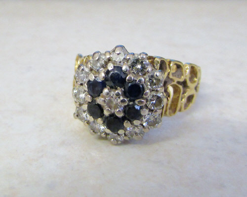 18ct gold Sapphire and Diamond cluster r
