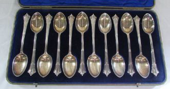 Cased set of 12 large teaspoons London 1
