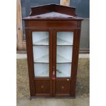An Edwardian mahogany and satinwood strung corner hanging cupboard enclosed two doors, 23" wide