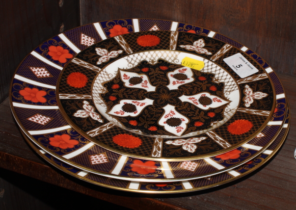 A pair of Royal Crown Derby Imari pattern 128 dinner plates, 10 1/2" dia, and a smaller similar