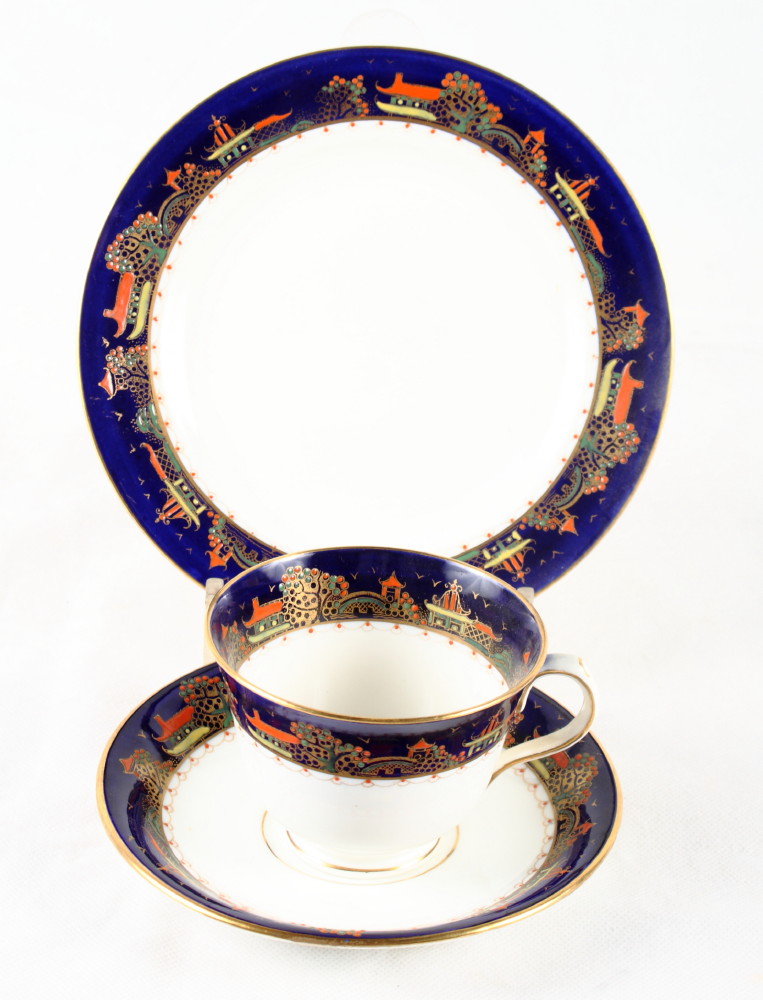 A Royal Albert bone china "Val D'Or" part combination service, a bone china "Nippon" part teaset and - Image 4 of 4