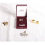 Two 9ct gold chains, 5.5g, a Masonic brooch, a pair of Masonic cufflinks and a cat brooch