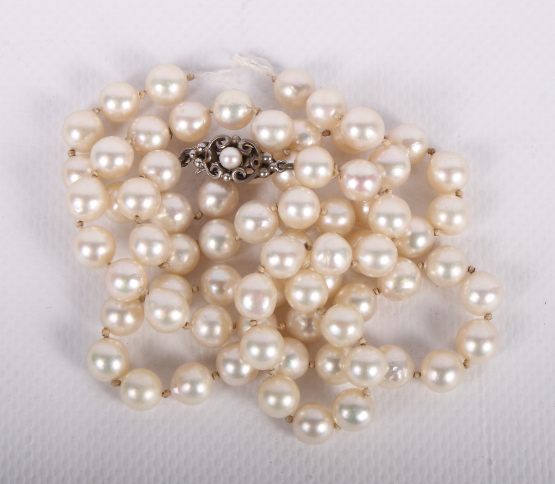 A string of cultured pearls with silver clasp