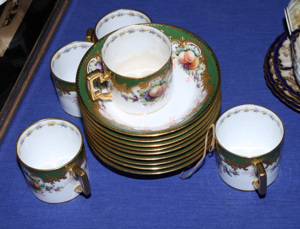 A set of five early 20th Century Copeland bone china cabinet coffee cans and saucers with fruit - Bild 5 aus 5