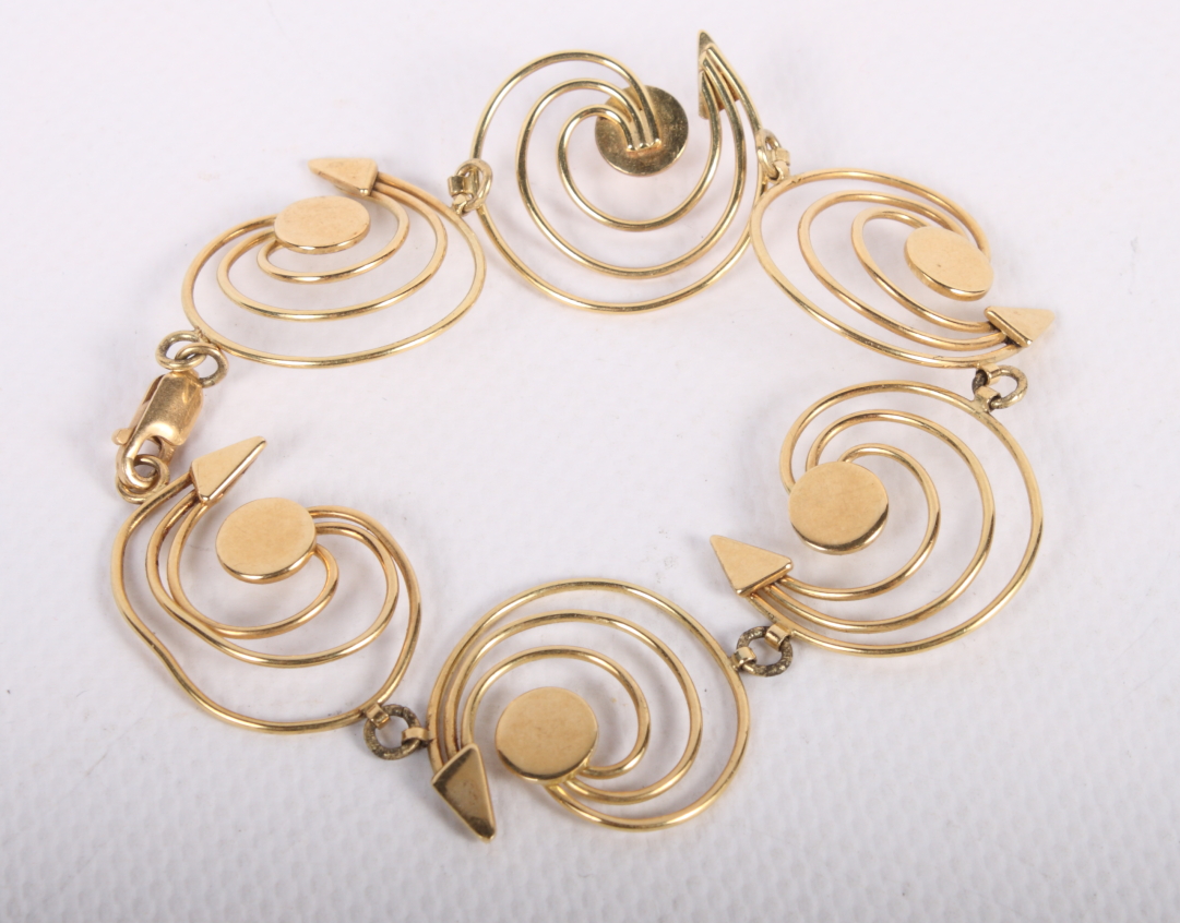 An 18ct gold bracelet of modernist design, 21.1g