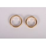 Two 18ct gold wedding bands, 10.4g