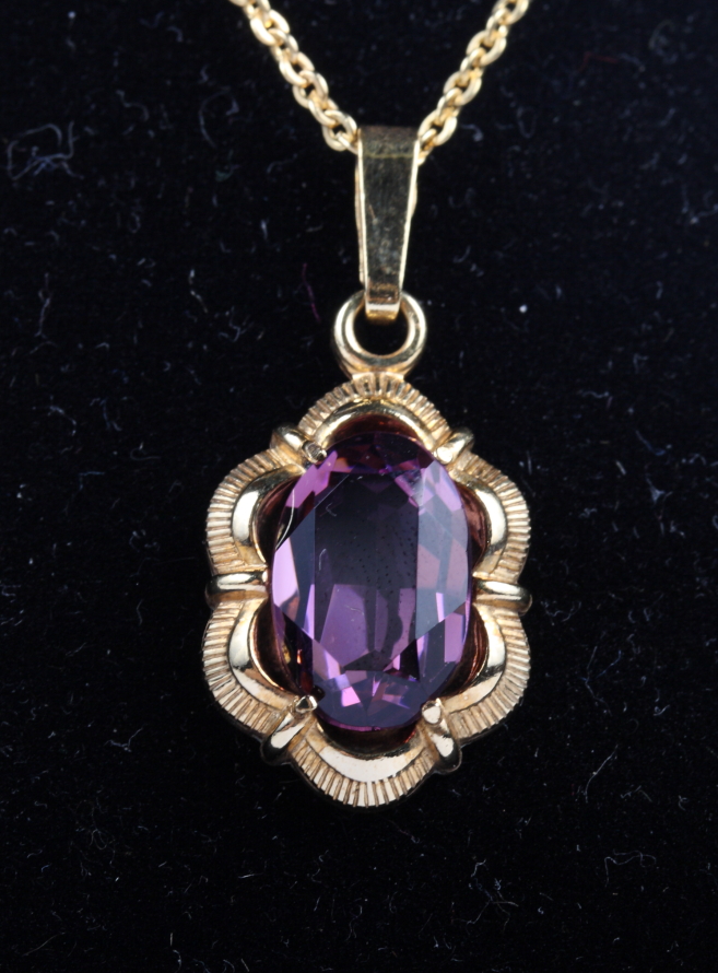 A 9ct gold, diamond and aquamarine pendant on chain and a rolled gold pendant on chain set synthetic - Bild 2 aus 2