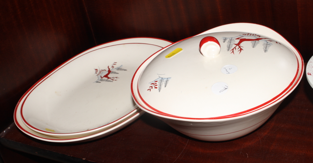 A Crown Devon "Stockholm" part dinner service comprising four dinner plates, three dessert plates, a - Bild 2 aus 3