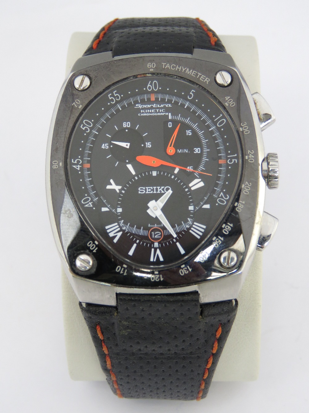A Seiko Sportura Kinetic chronograph 7L22-0AE0 stainless steel gents watch.  Japanese movement, wa
