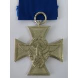 A find reproduction Nazi Police medal in white metal (4cm long) with blue ribbon and case.