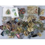 Costume jewellery; collection of 20thC brooches depicting floral arrangements,