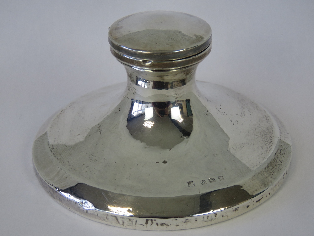 A HM silver capstan inkwell (hinge a/f, liner deficient), wooden base, Birmingham 1921,