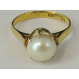 A Chinese 18ct gold and pearl ring, whit