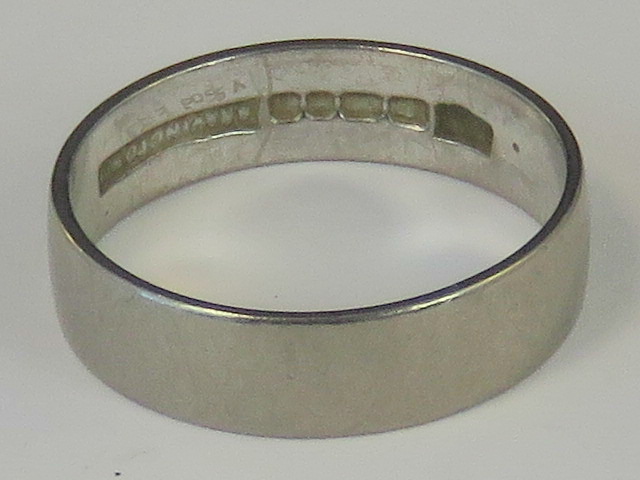 An 18ct white gold band, hallmarked London 18ct, size N, 3.