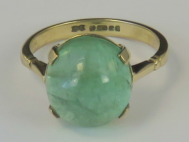 A 9ct gold green beryl ring, round cabachon of green beryl claw set in yellow metal hallmarked 375,