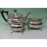 A SILVER THREE PIECE TEA SET. DATED SHEFFIELD 1918. 40OZS ALL IN