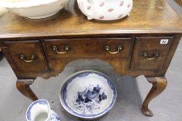 AN 18TH.C.CROSS BANDED OAK THREE DRAWER LOWBOY.