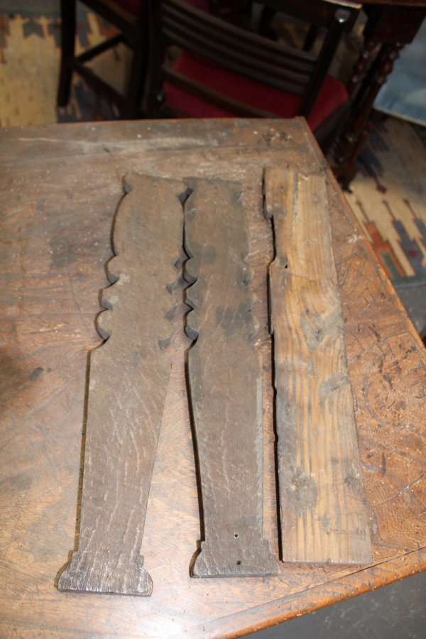 A GROUP OF VARIOUS 17TH AND 18TH.C.CARVED OAK ELEMENTS - Bild 13 aus 13