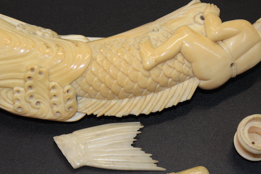 A COLLECTION OF CARVED ORIENTAL ANIMAL FIGURAL AND IVORIES. - Bild 4 aus 30
