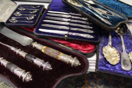 A LATE VICTORIAN CASED SILVER PLATED DESSERT SET OF TWO SPOONS AND A PAIR OF GRAPE SCISSORS, ALSO