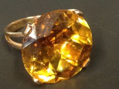 A gold yellow sapphire dress ring