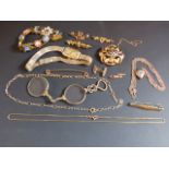 A selection of assorted jewellery,etc.
