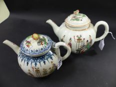 A Dr Wall Period Worcester teapot. Decorated with chinoiserie scenes of figures and flowers. 15cm