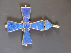 A Lapis Lazuli set cross pendant