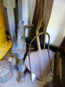 AN ANTIQUE LEG VICE, PITCHFORKS, SPADES,ETC