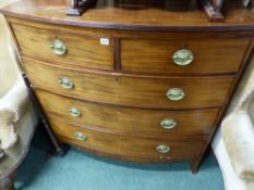 A REGENCY MAHOGANY BOW FRONT CHEST OF TWO SHORT AND TWO LONG DRAWERS ON SPLAYED BRACKET FEET.