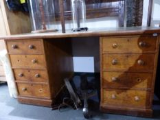 AN EARLY 20TH.C.OAK TWIN PEDESTAL DESK