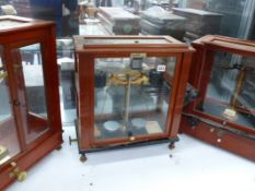 A SET OF GOOD QUALITY OERTLING SCIENTIFIC BALANCE AND TWO FURTHER, LACKING PANS.