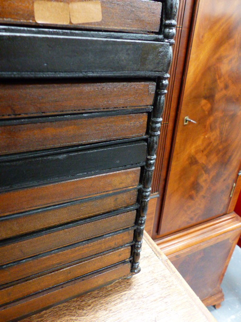 A SMALL DESK TOP CHEST OF TWENTY TWO COIN COLLECTOR'S DRAWERS. - Image 10 of 25