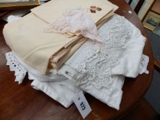 VARIOUS FRENCH AND IRISH LINEN TABLECLOTHS AND NAPKINS.