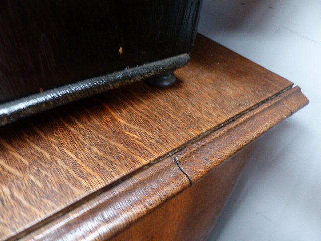 A SMALL DESK TOP CHEST OF TWENTY TWO COIN COLLECTOR'S DRAWERS. - Image 16 of 25
