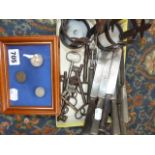 A COLLECTION OF OBJETS TROUVE TO INCLUDE VINTAGE COINS, ANTIQUE IRON KEYS, SIX HORN HANDLED KNIVES