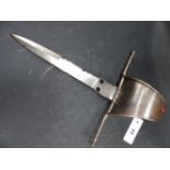 AN ANTIQUE SPANISH STYLE SPANISH LEFT HAND DAGGER. 24cm BLADE WITH FACETED BACK EDGE AND PIERCED WI