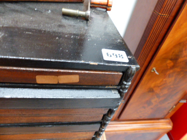 A SMALL DESK TOP CHEST OF TWENTY TWO COIN COLLECTOR'S DRAWERS. - Image 2 of 25