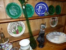 A PAIR OF DOULTON SERIESWARE PLATES AND VARIOUS CHINA AND GLASSWARE