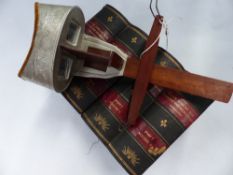 A GOOD TWO VOLUME SET OF BOER WAR STEREOSCOPIC CARDS IN ORIGINAL BOX TOGETHER WITH A HAND HELD