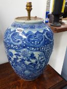 A CHINESE BLUE AND WHITE LARGE BALUSTER VASE WITH OANELS OF PHOENIX BIRDS, MOUNTED AS A LAMP. H.