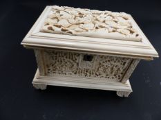A WELL CARVED CHINESE EXPORT CANTONESE IVORY COFFER WITH INTERIOR TRAY, WRITHING DRAGONS TO TOP,