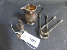 A GROUP OF HALLMARKED SILVER, A SHAKER IN THE FORM OF A FIGHTING COCK, TWO PAIRS OF SUGAR TONGS