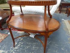 AN EDWARDIAN SHERATON REVIVAL INLAID SATINWOOD TWO TIER ETARGERE WITH OVAL DRINKS TRAY TO UPPER